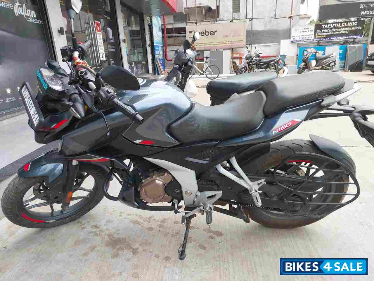 Bajaj Pulsar N160