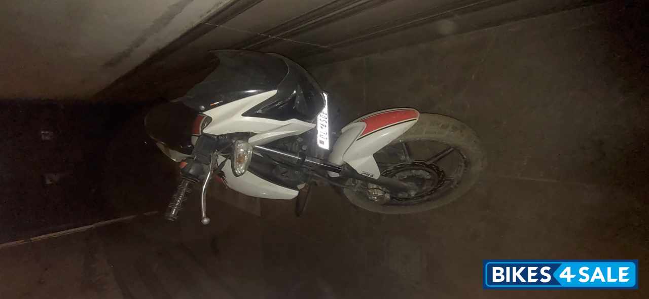 White TVS Apache RTR 160