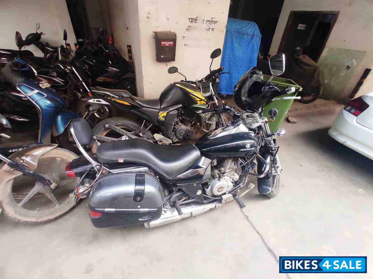 Bajaj Avenger 220 DTS-i