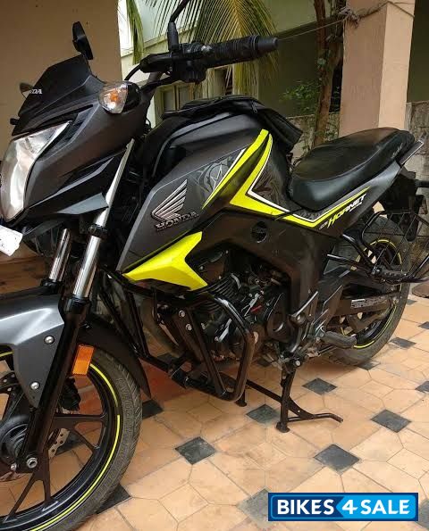 Honda CB Hornet 160R