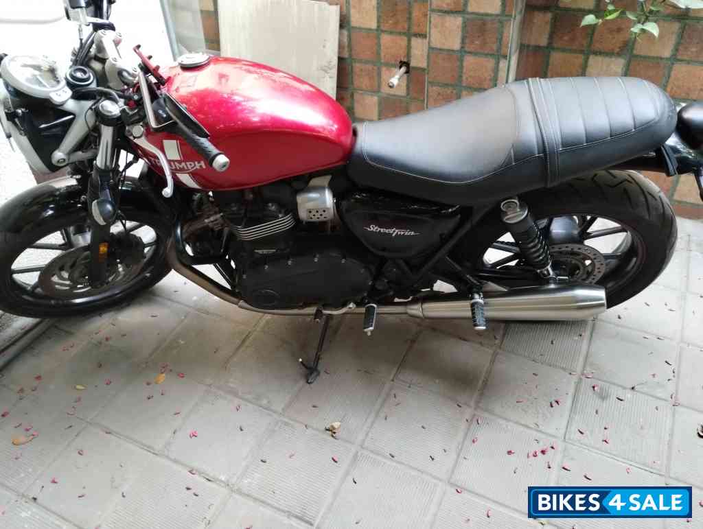 Red Triumph Street Twin