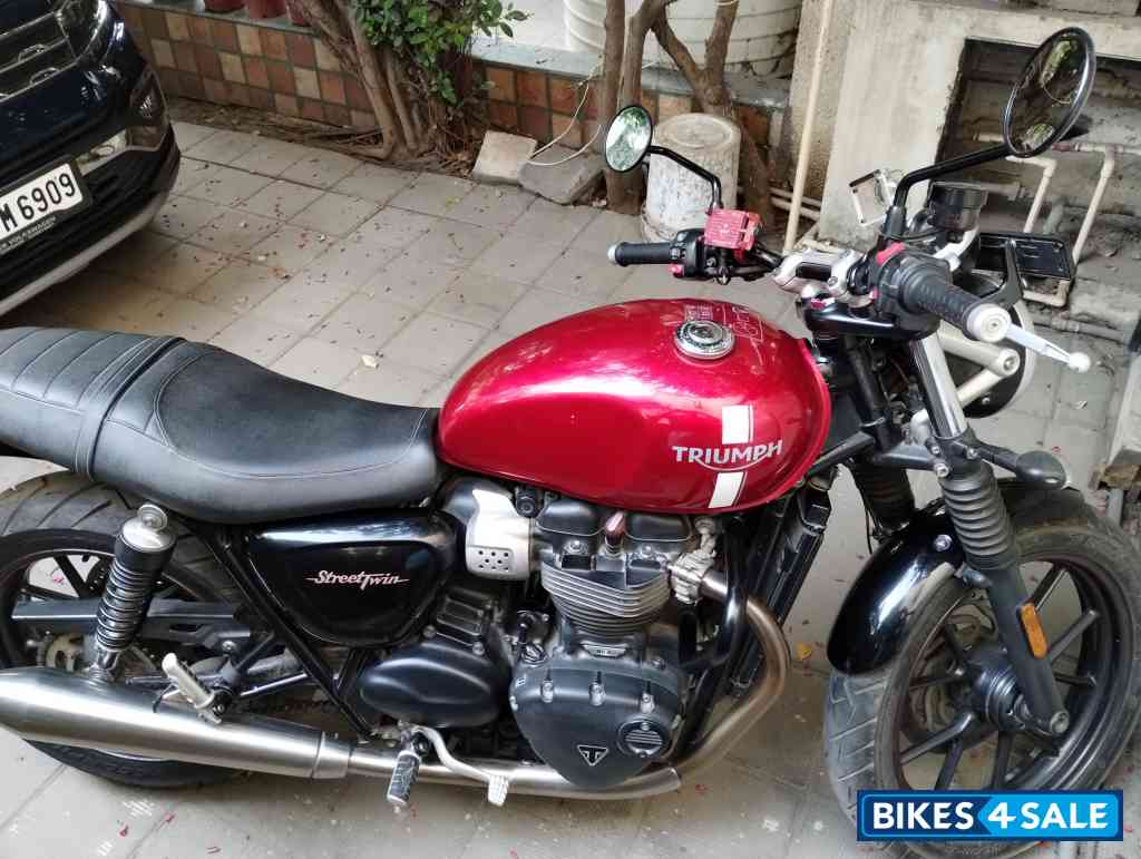 Red Triumph Street Twin
