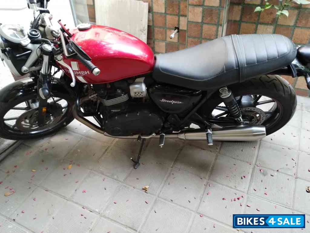 Red Triumph Street Twin