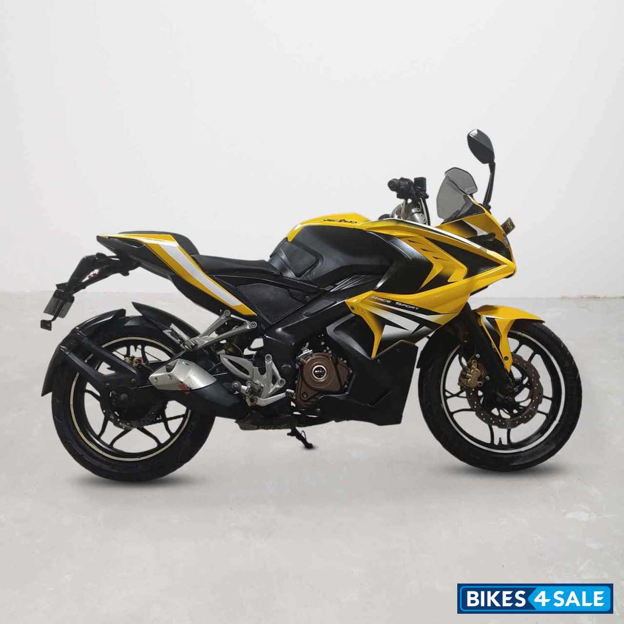 Bajaj Pulsar RS 200