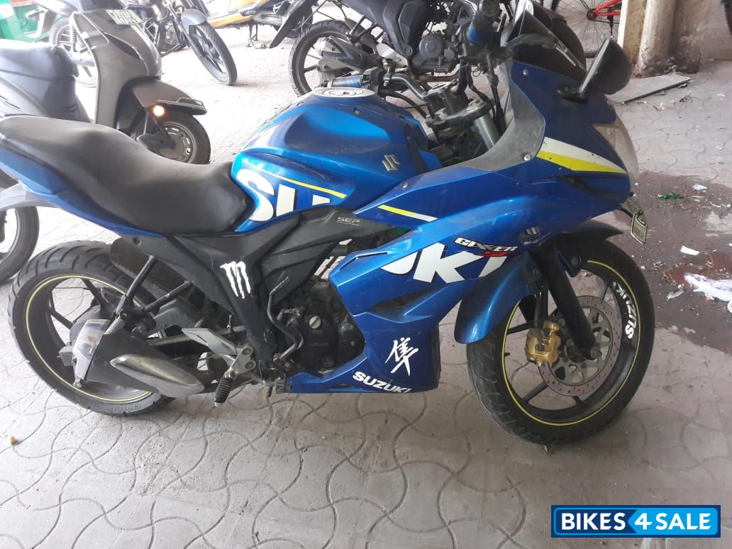 Blue Suzuki Gixxer SF