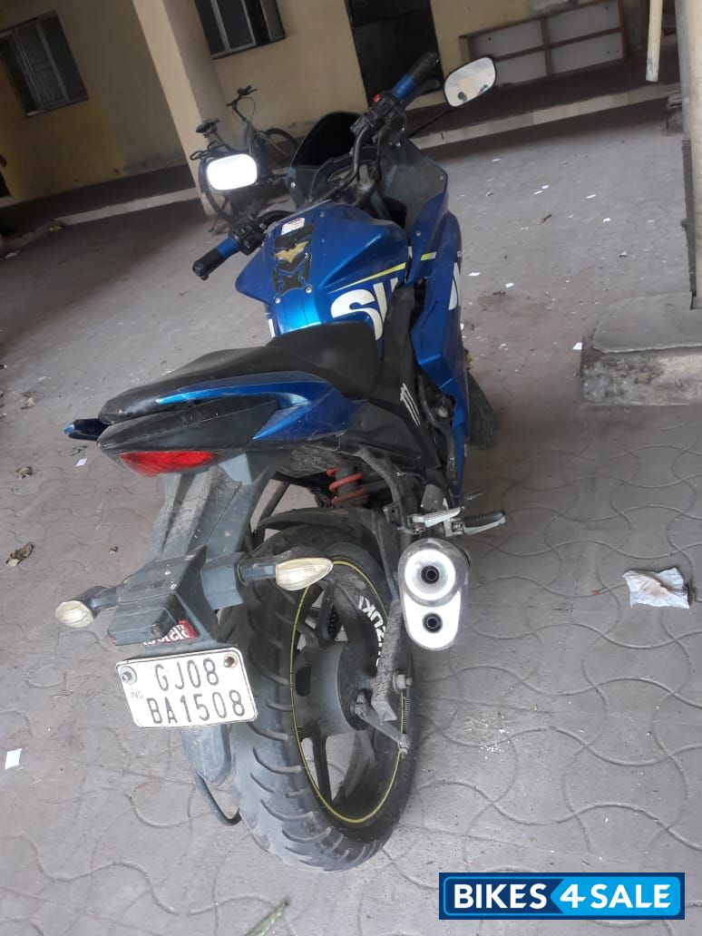 Blue Suzuki Gixxer SF