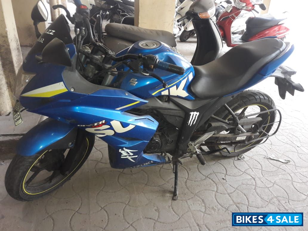 Blue Suzuki Gixxer SF