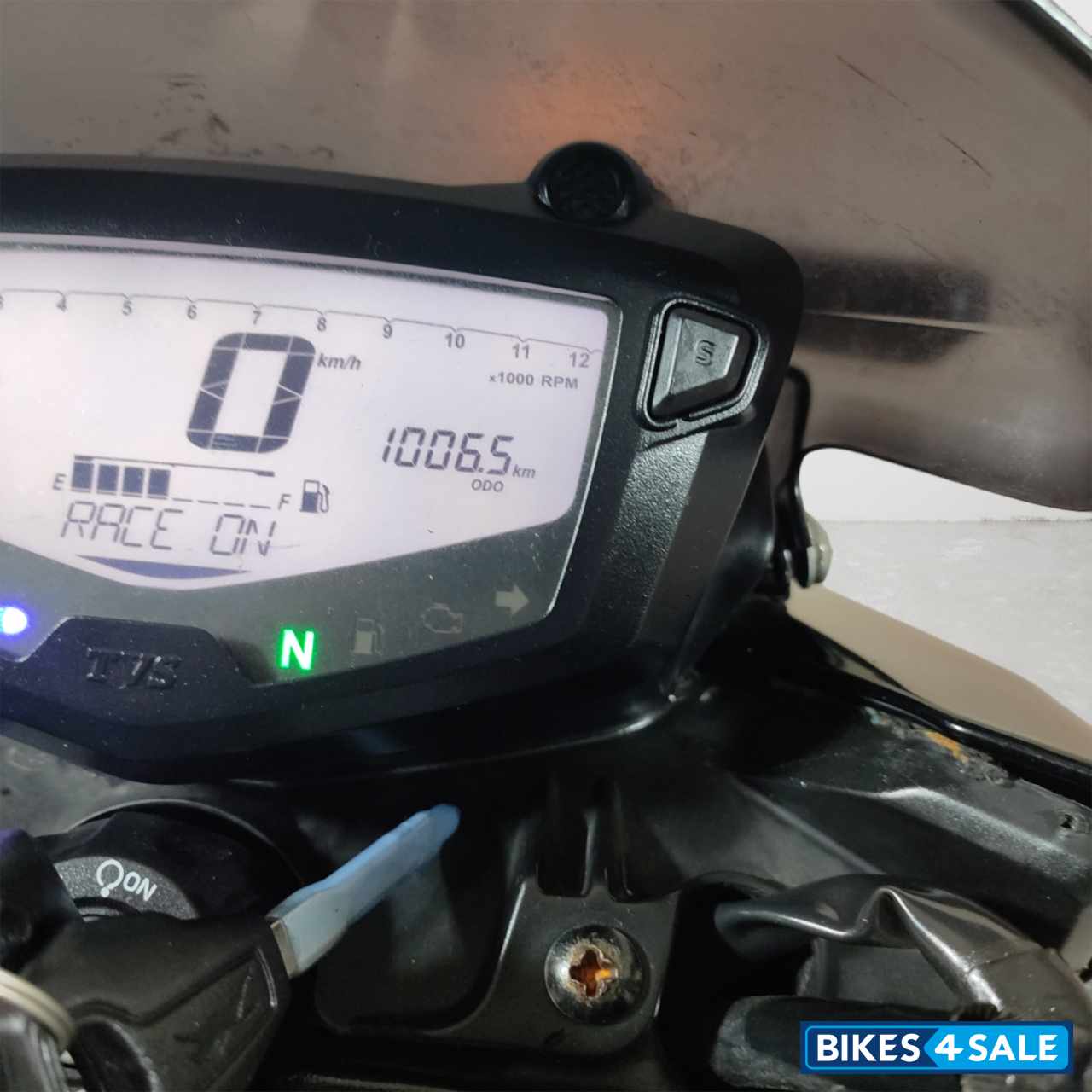 TVS Apache RTR 200 4V