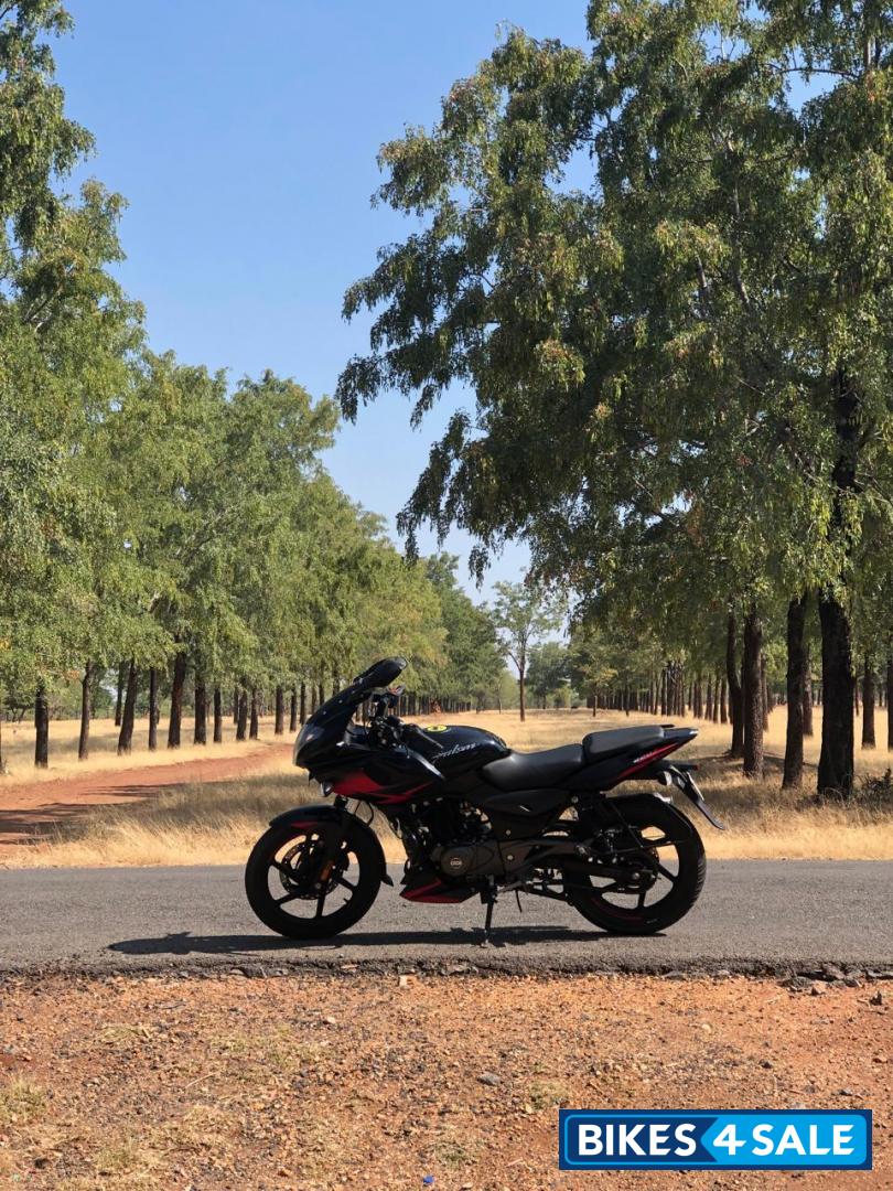 Bajaj Pulsar 220F BS6