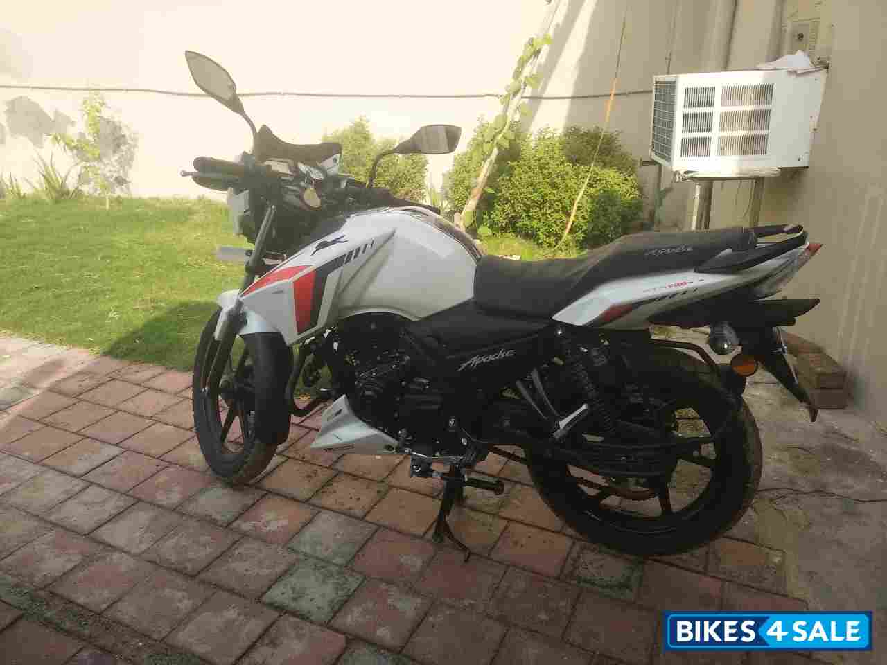 TVS Apache RTR 160 4V BS6