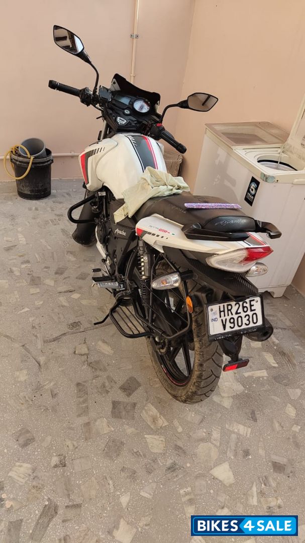TVS Apache RTR 160 4V BS6