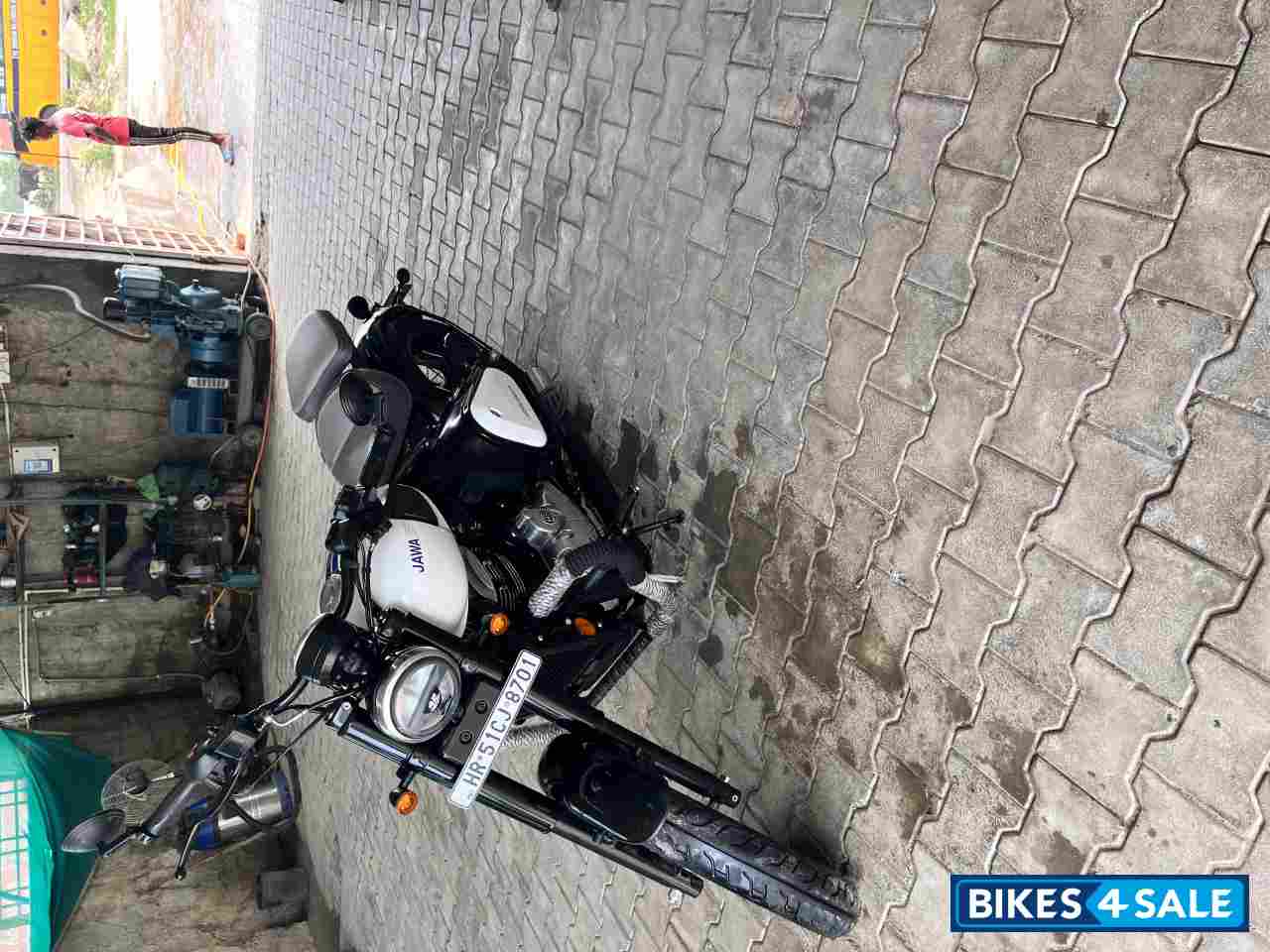 Jawa 42 Bobber Dual Channel ABS