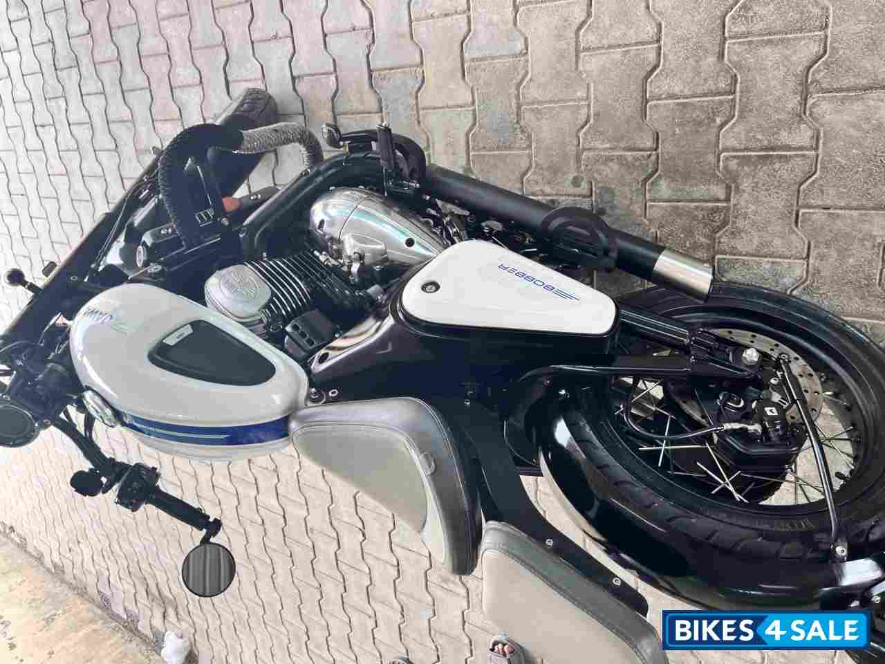 Jawa 42 Bobber Dual Channel ABS