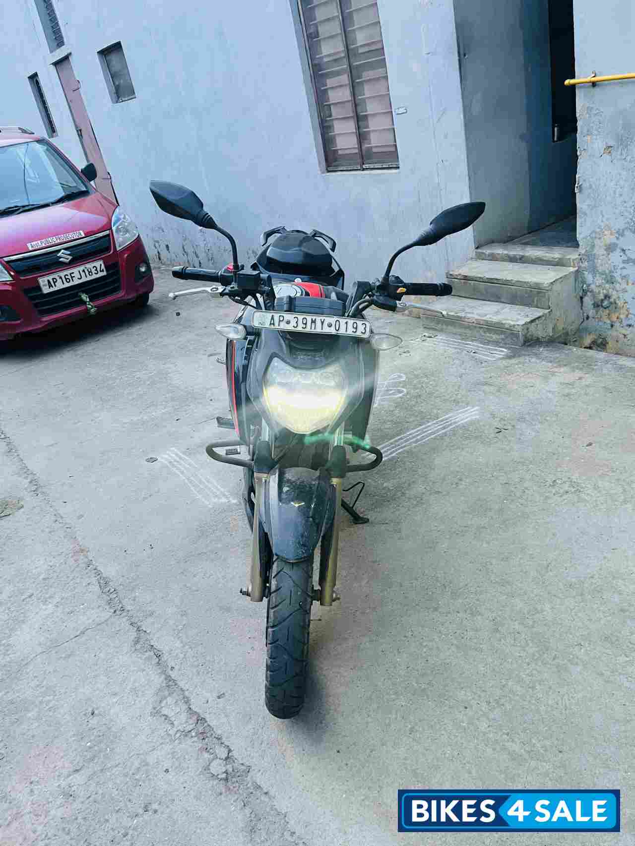 Black TVS Apache RTR 200 4V 2022