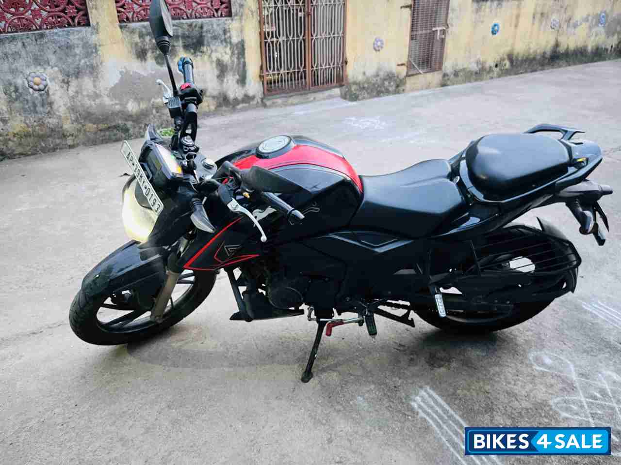 Black TVS Apache RTR 200 4V 2022 Black TVS Apache RTR 200 4V 2022