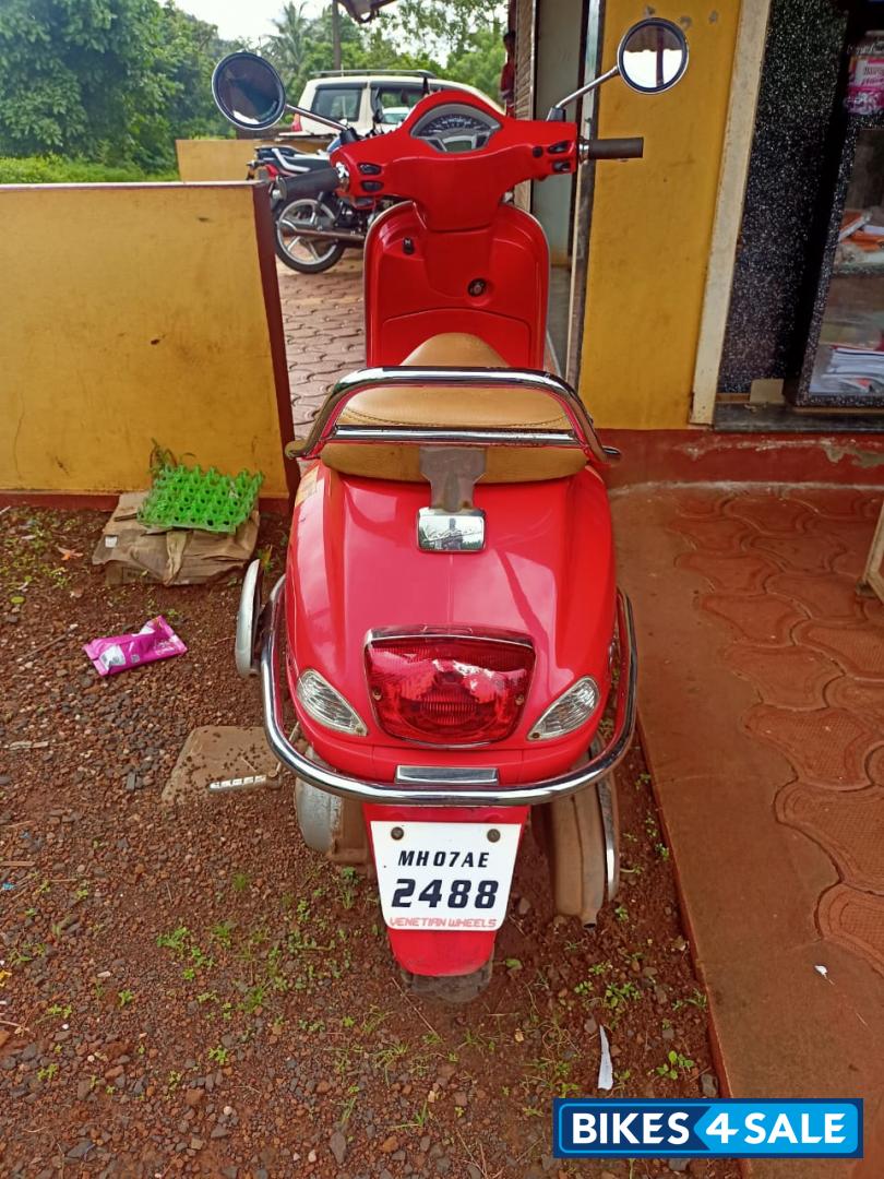 Red Vespa VXL 125