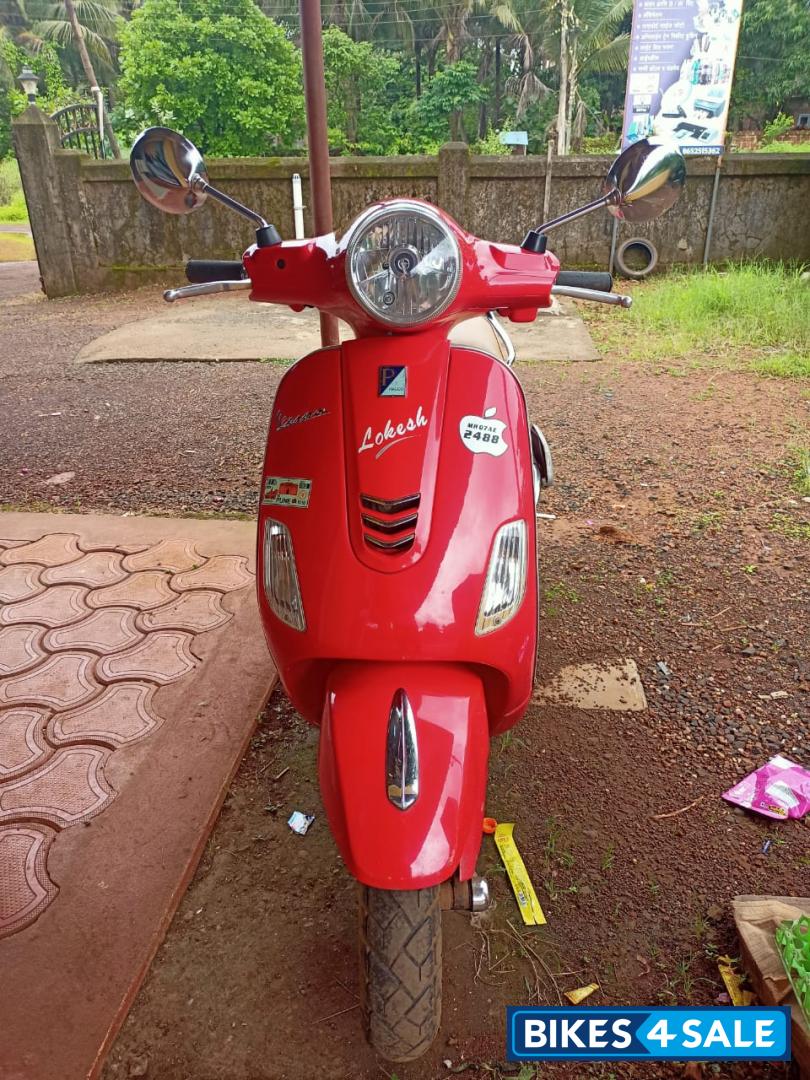 Red Vespa VXL 125