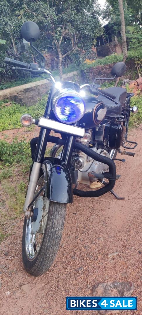 Black Royal Enfield Bullet Standard 350