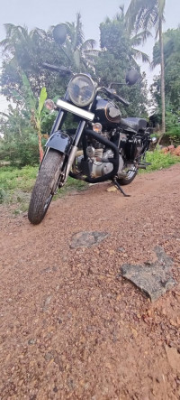 Black Royal Enfield Bullet Standard 350