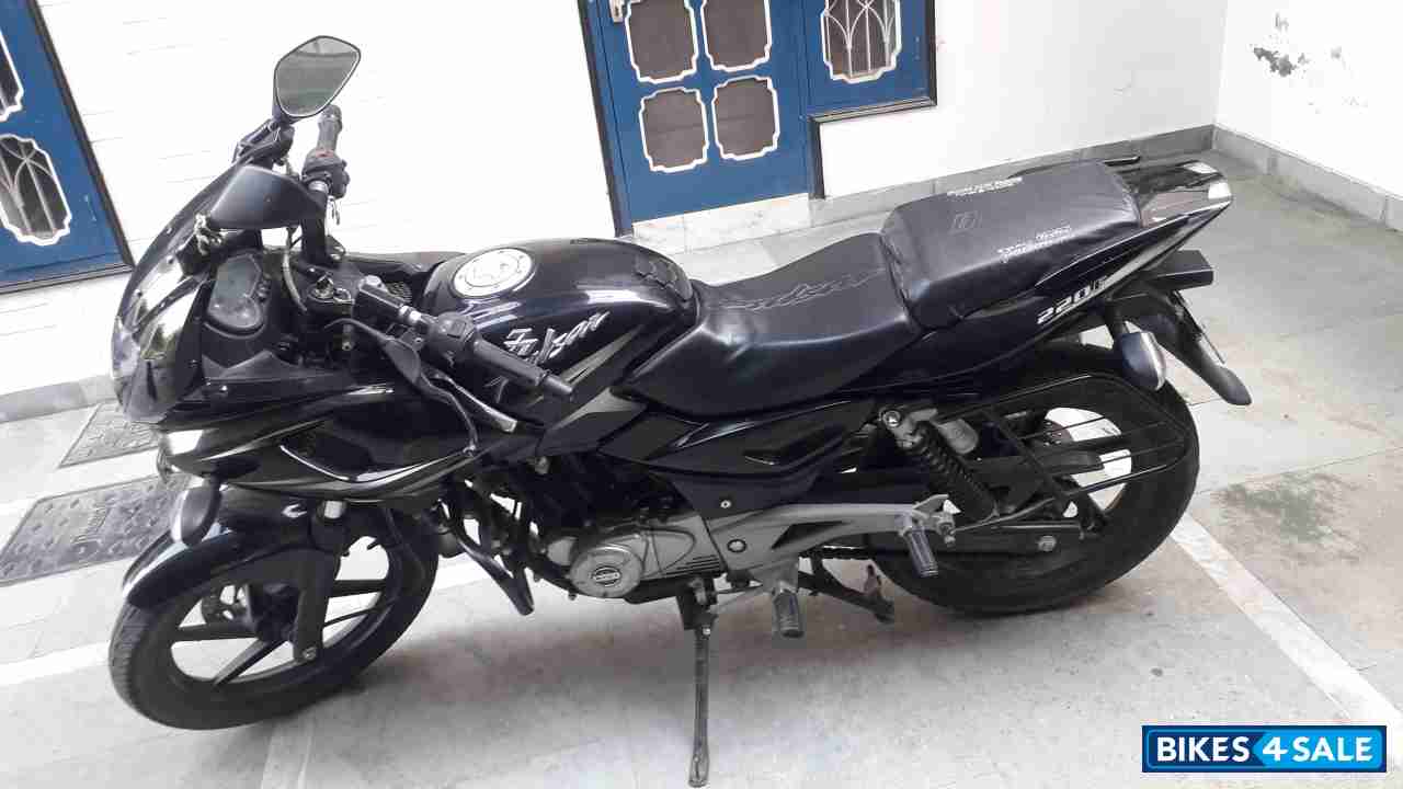 Bajaj Pulsar 220F