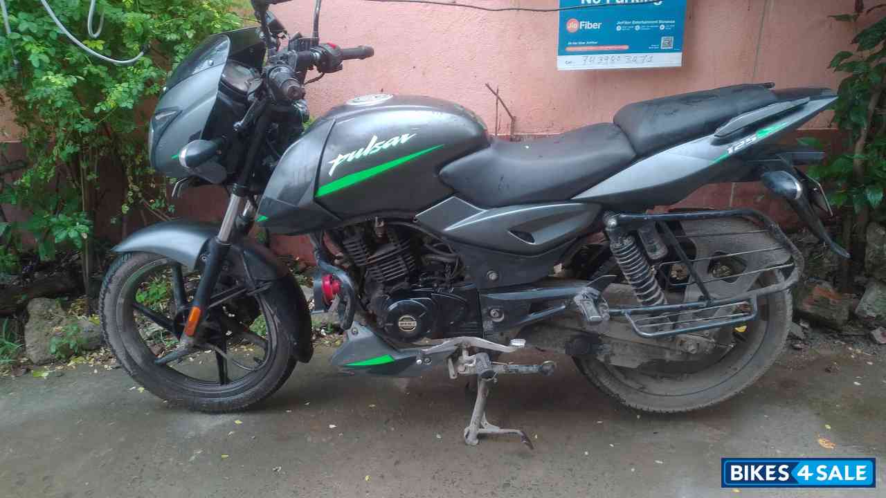 Bajaj Pulsar 125 Split Seat