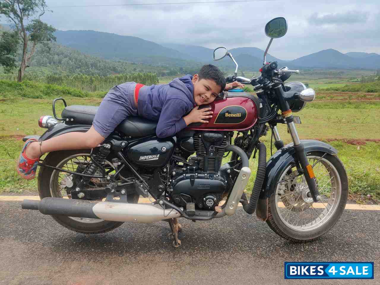 Maroon Benelli Imperiale 400 BS6