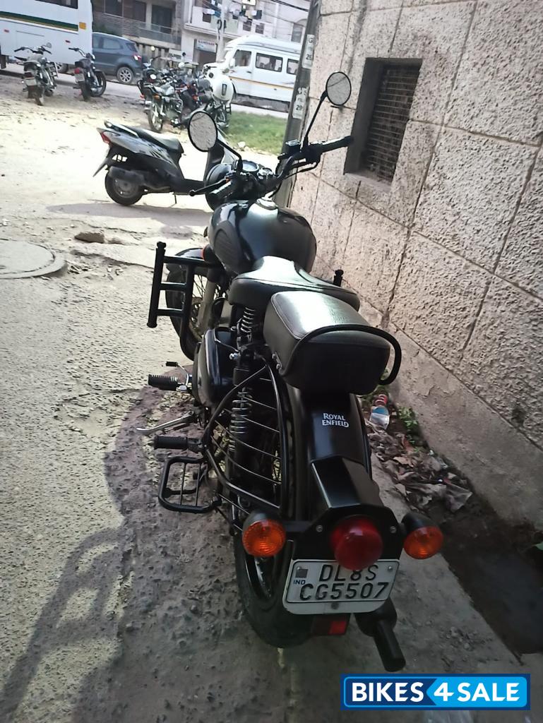 Black Royal Enfield Classic 500