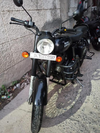 Black Royal Enfield Classic 500