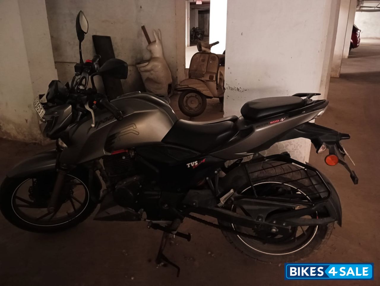 Black TVS Apache RTR 200 4V