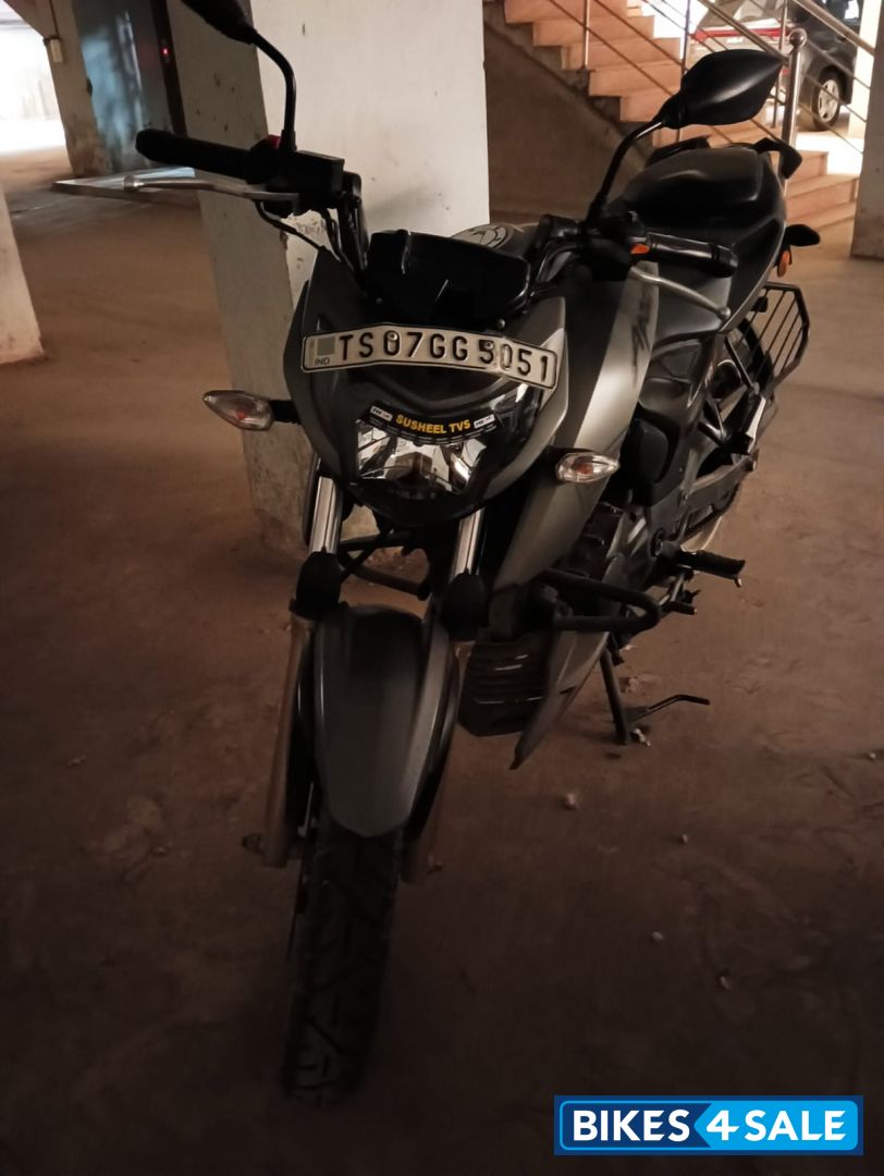 Black TVS Apache RTR 200 4V