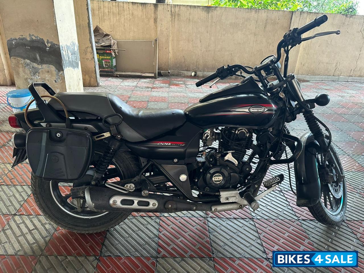 Bajaj Avenger 220 DTS-i