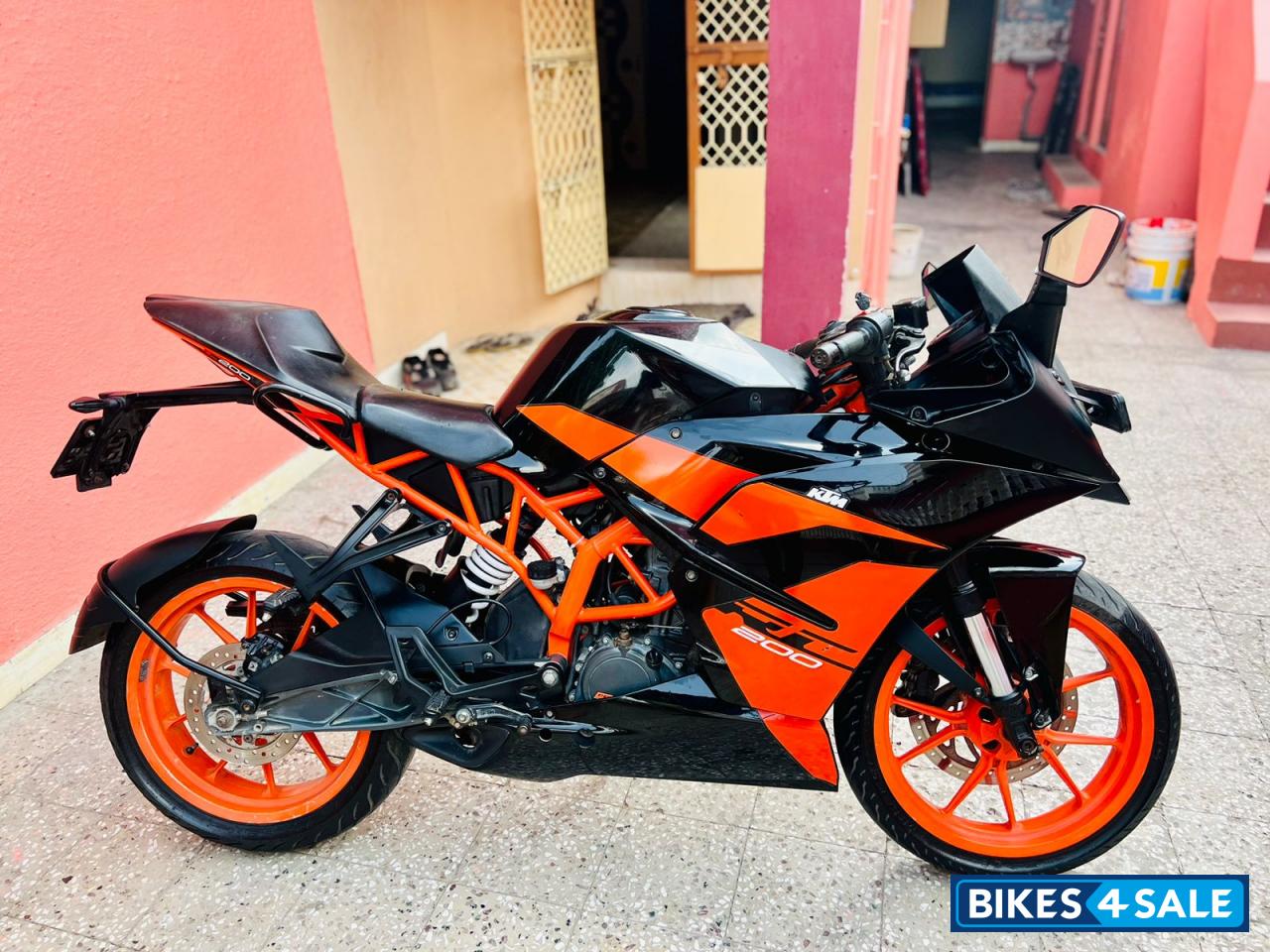 Ebony Black And Orange KTM RC 200