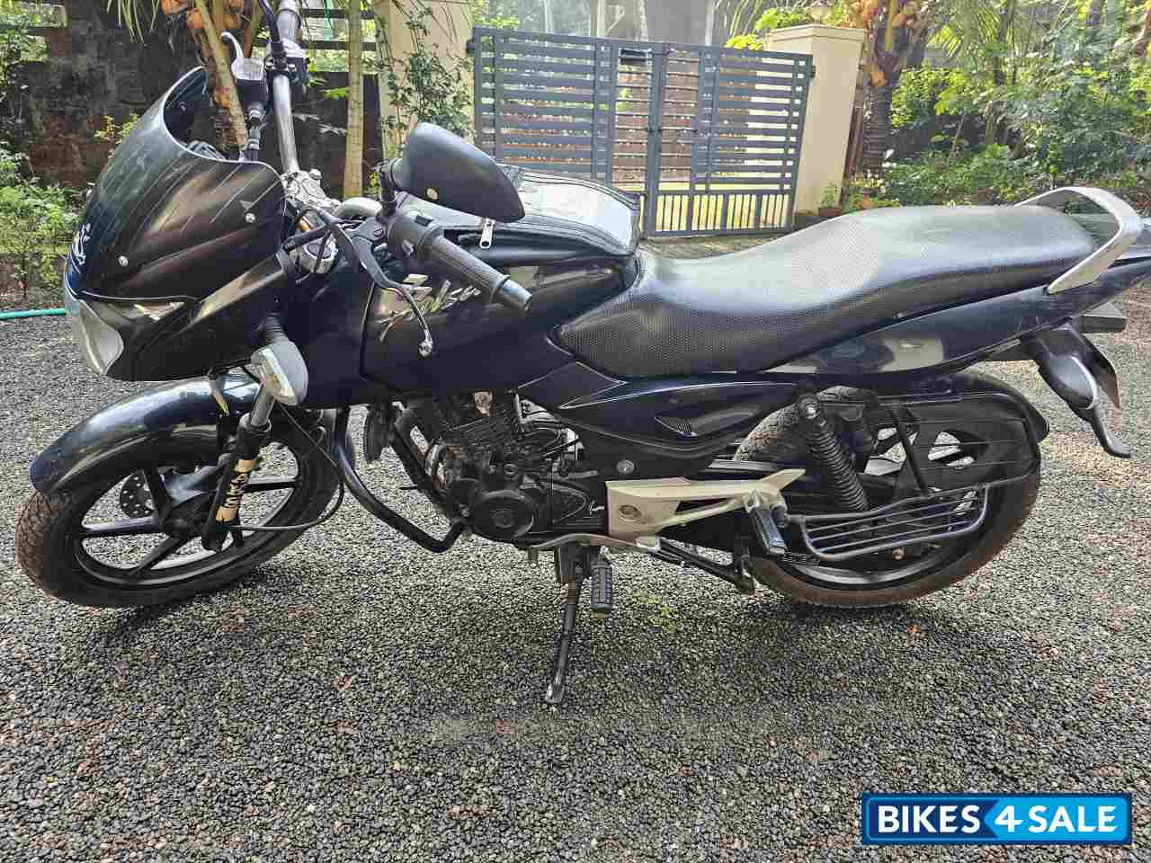 Black Bajaj Pulsar 150