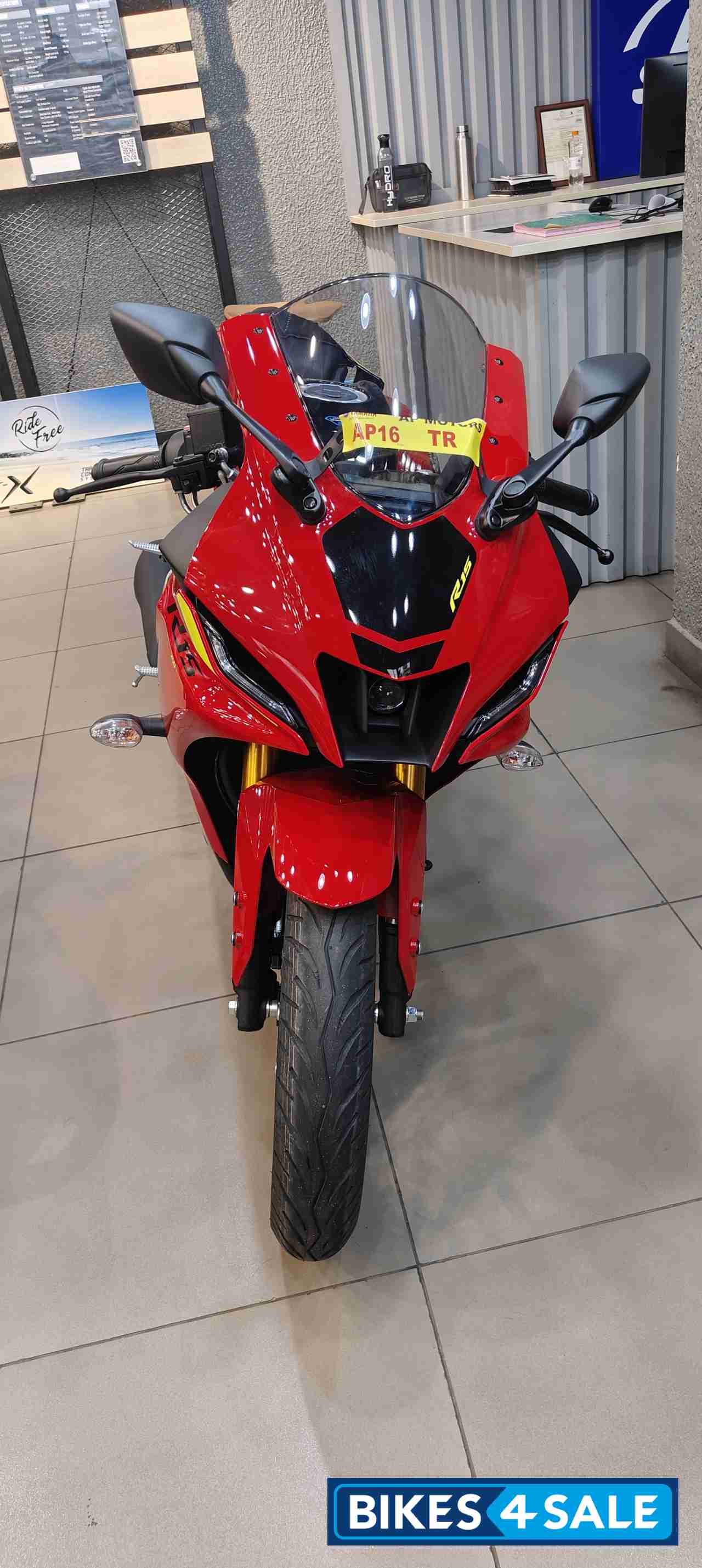 Red Yamaha R15 V4