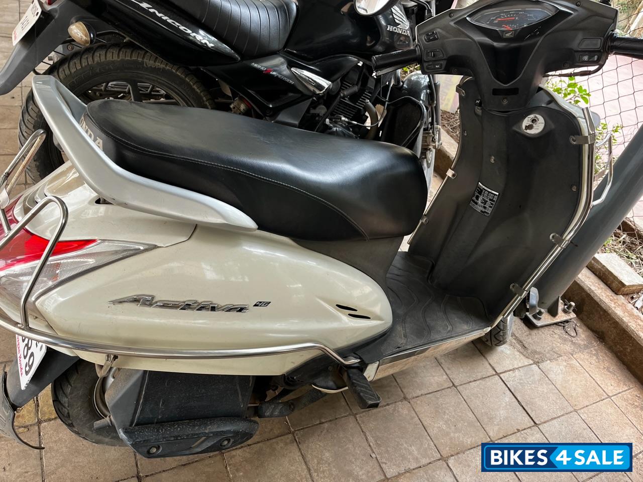 White Honda Activa 4G