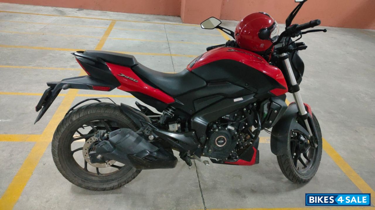 Canyon Red Bajaj Dominar 250