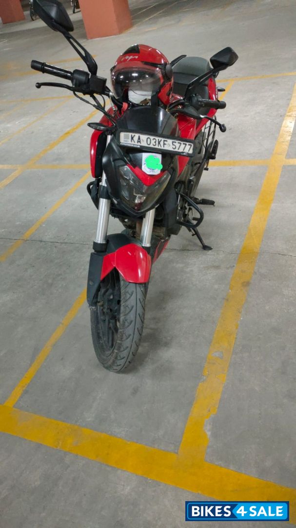 Canyon Red Bajaj Dominar 250