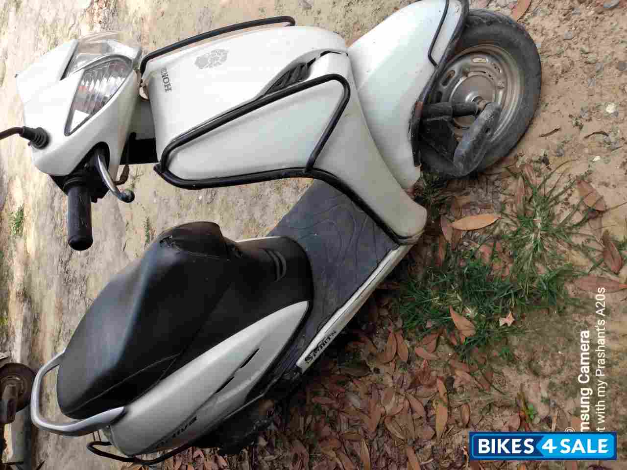 Pearl Sunbeam White Honda Activa