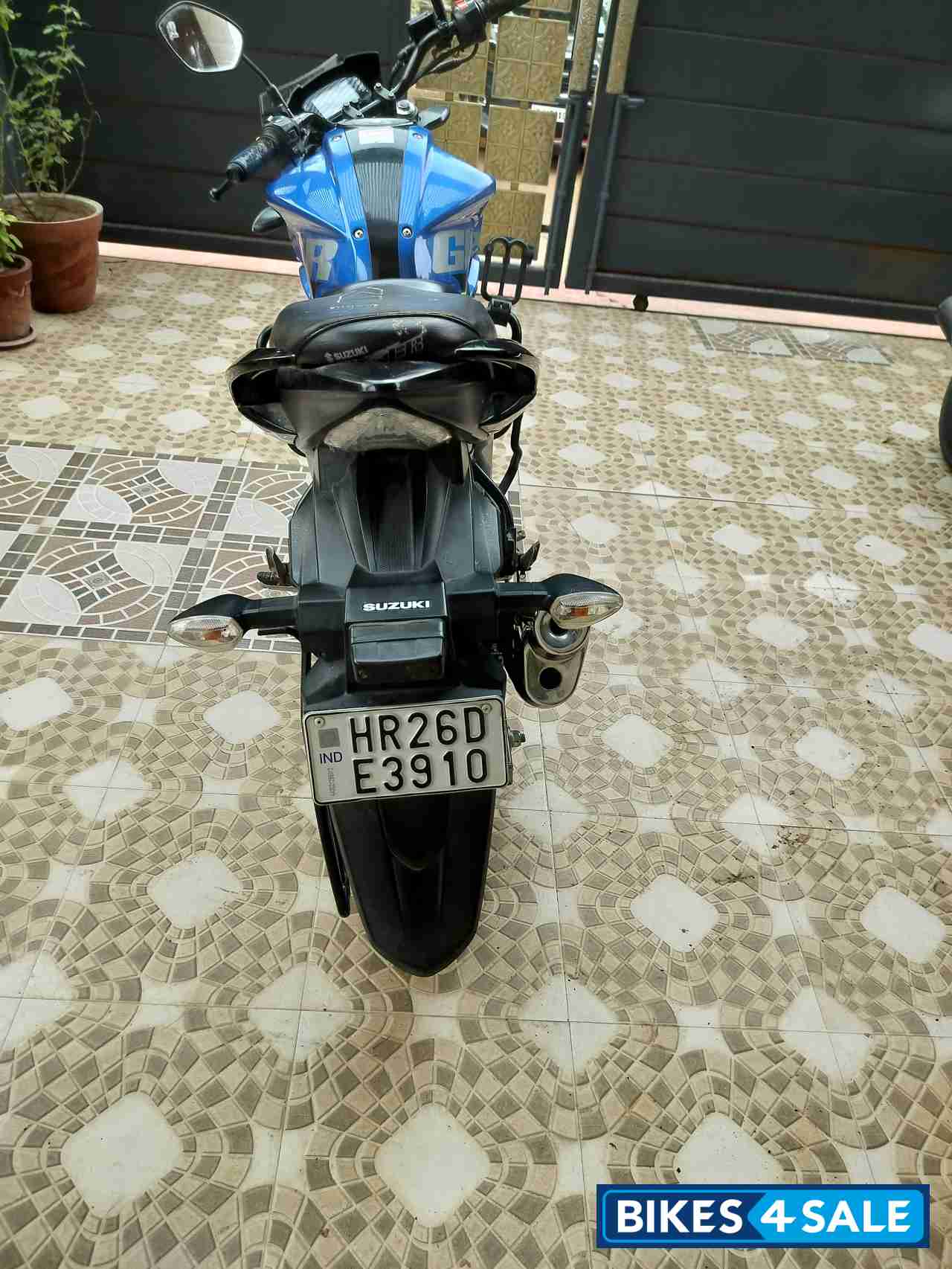 Blue Suzuki Gixxer 150
