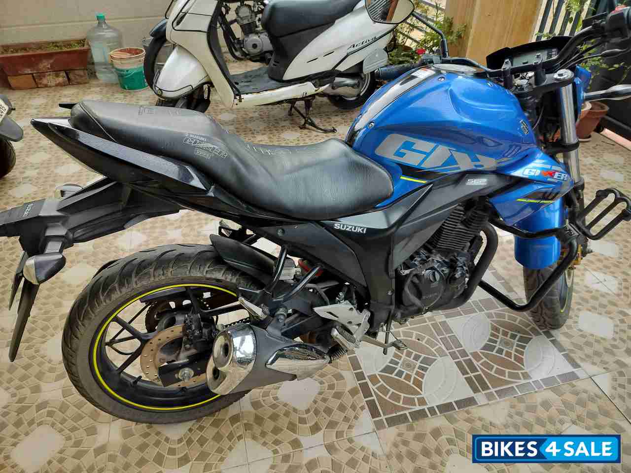 Blue Suzuki Gixxer 150