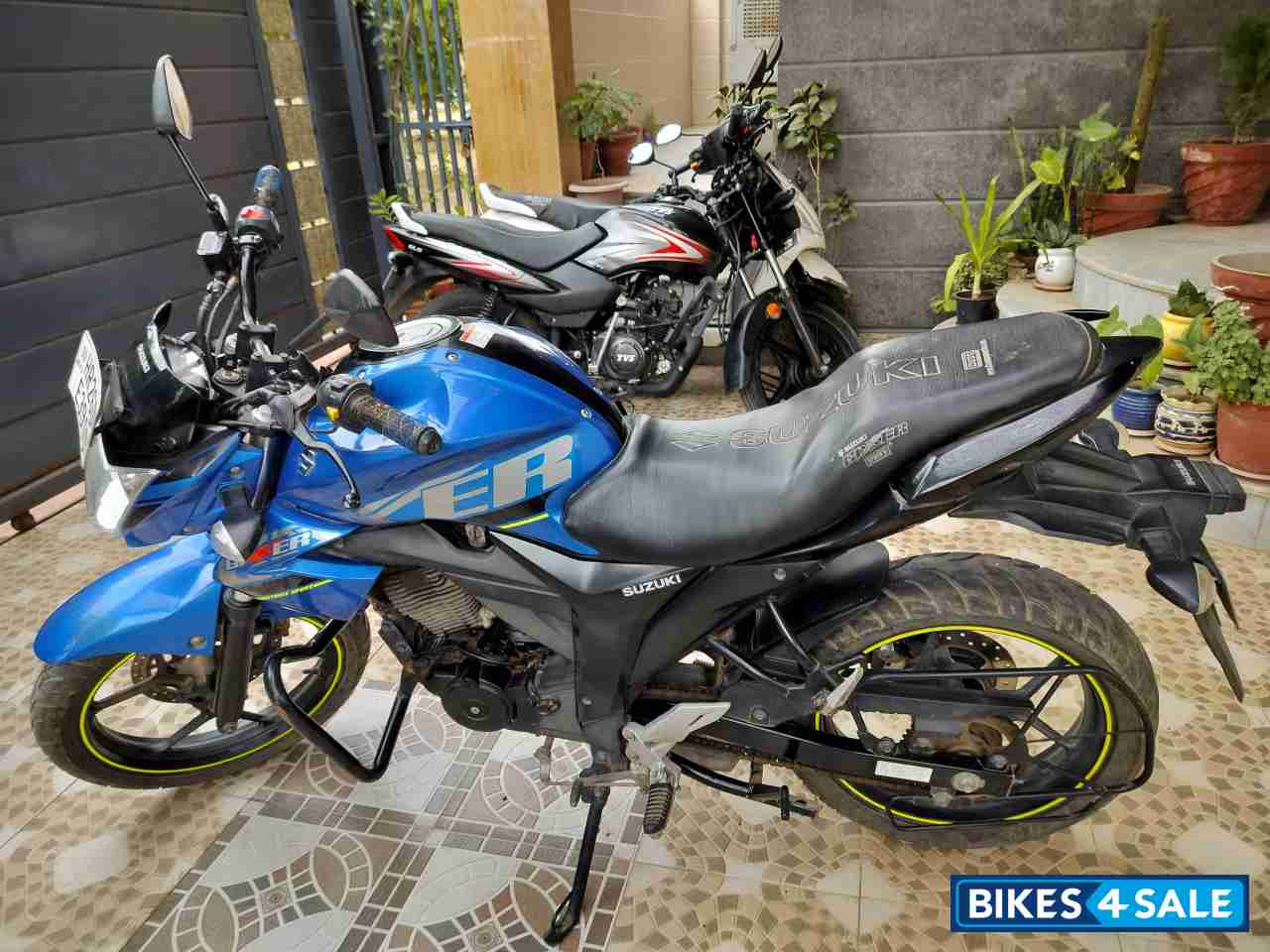 Blue Suzuki Gixxer 150
