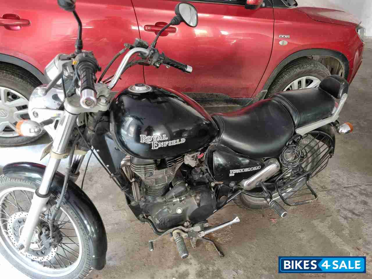 Black Royal Enfield Thunderbird 350