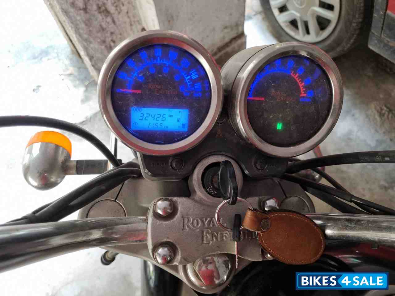 Black Royal Enfield Thunderbird 350