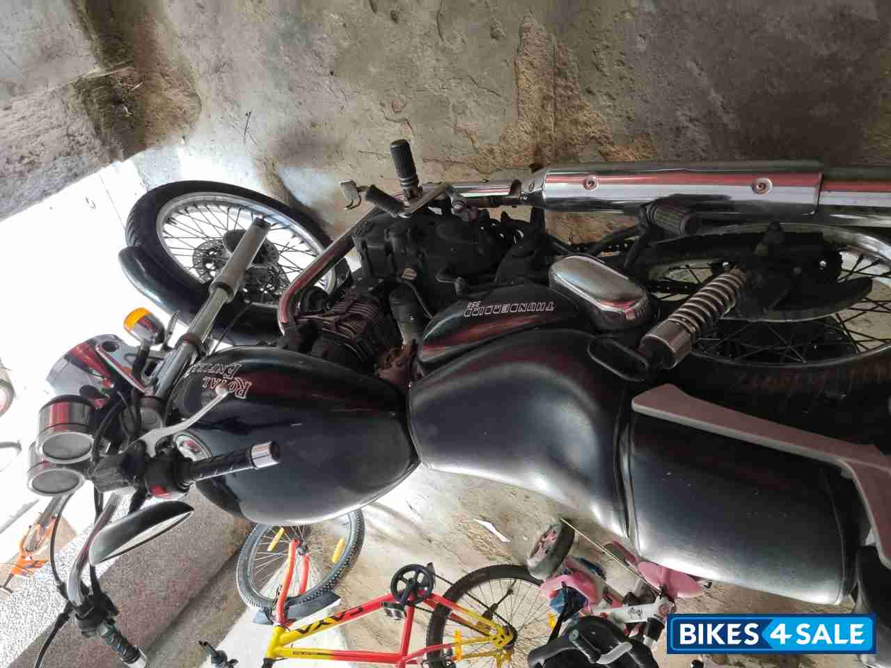 Black Royal Enfield Thunderbird 350