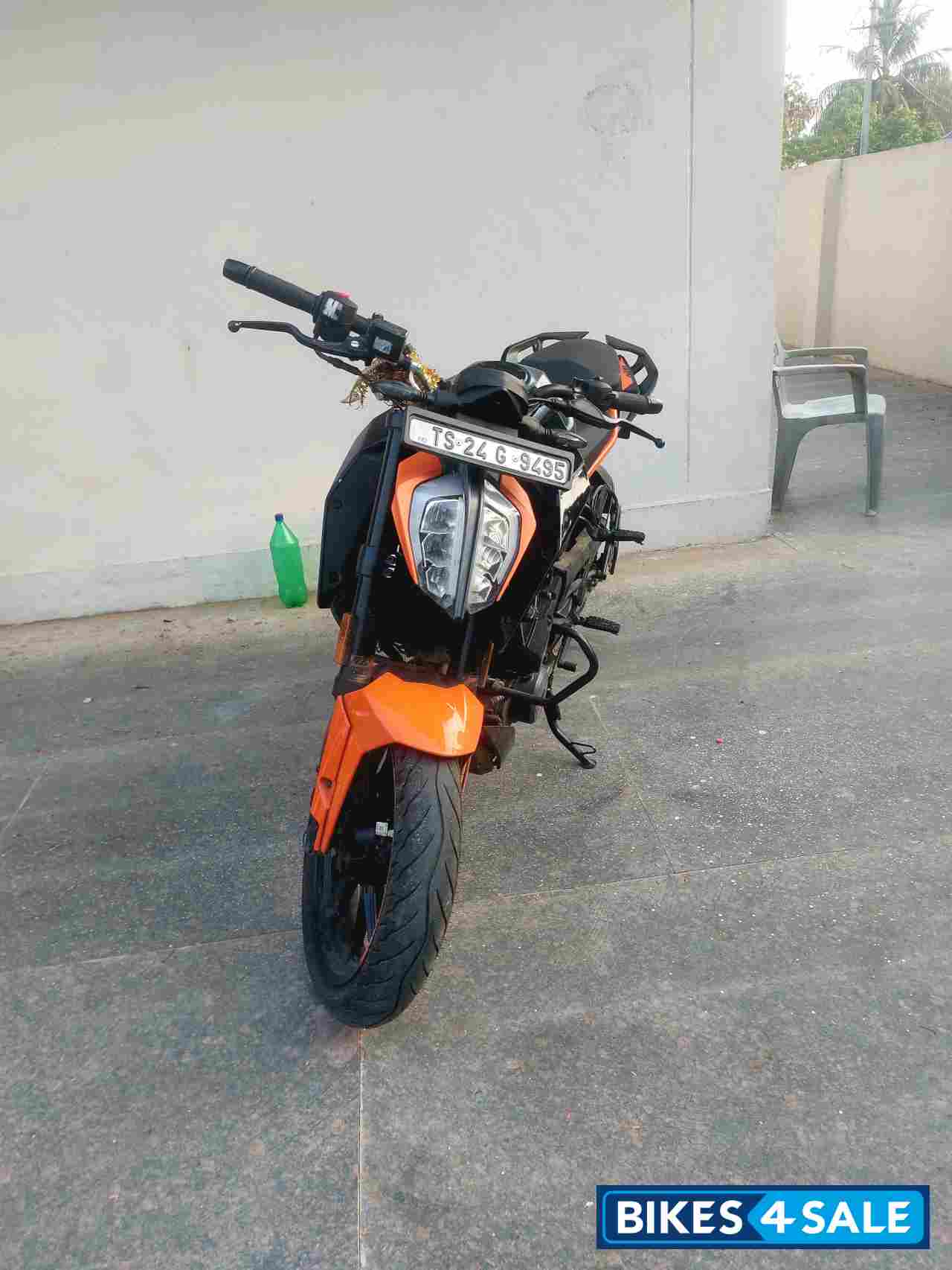 Ebony Black KTM Duke 250 2022