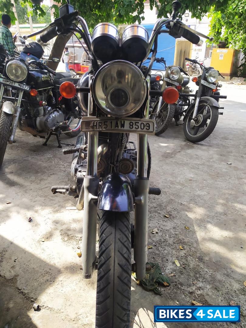 Black Royal Enfield Thunderbird 350