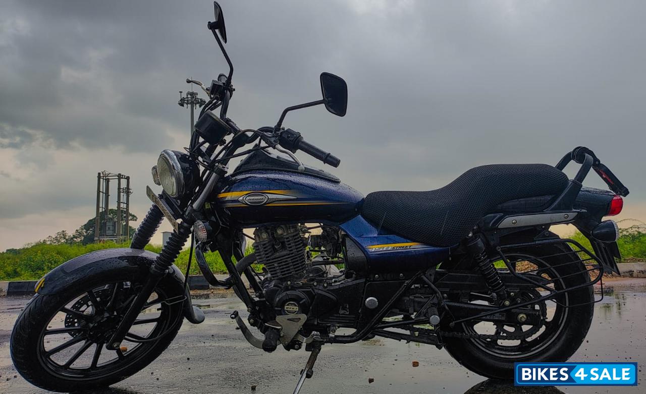 Blue Bajaj Avenger Street 150