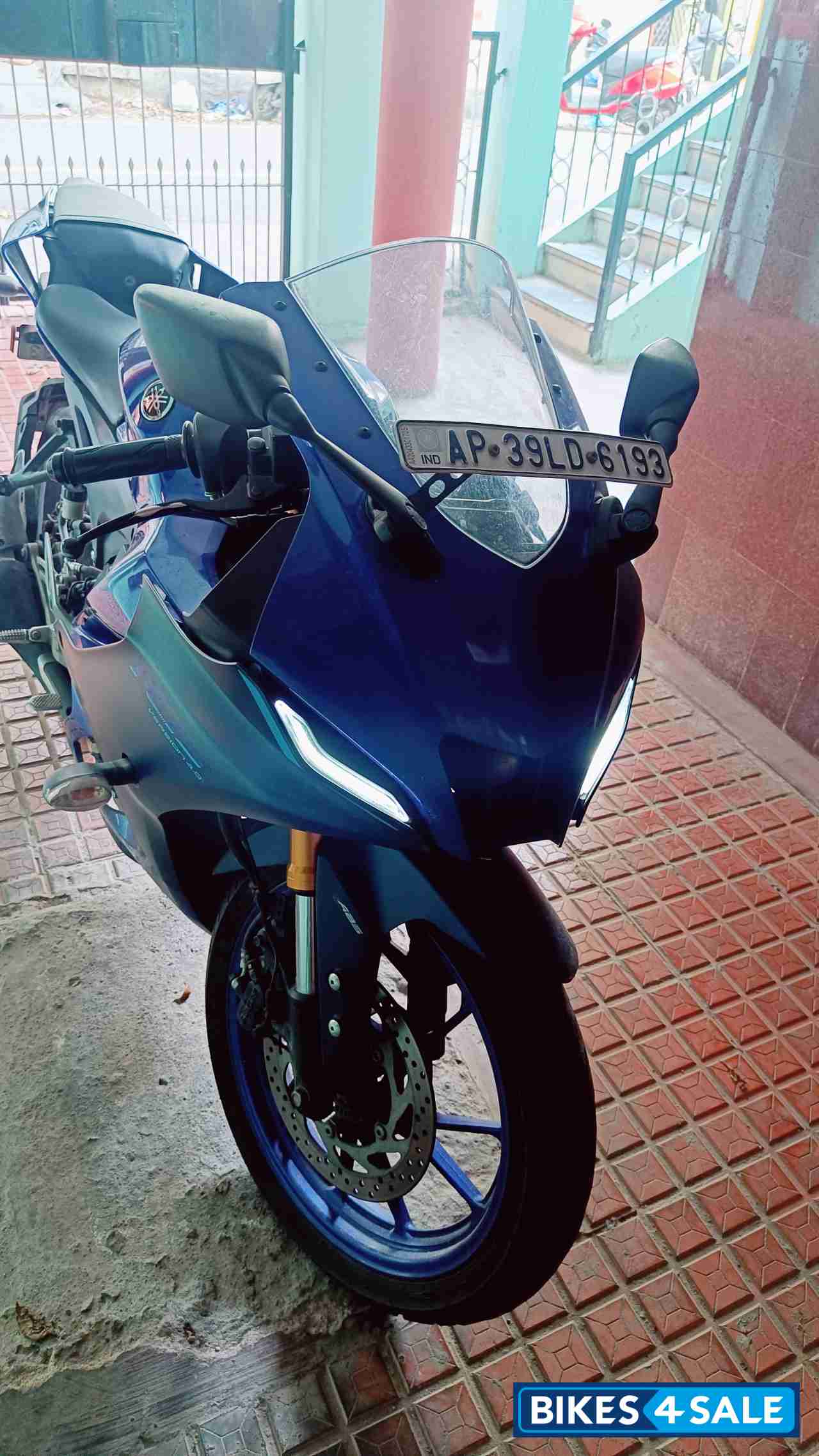 Yamaha R15 V4