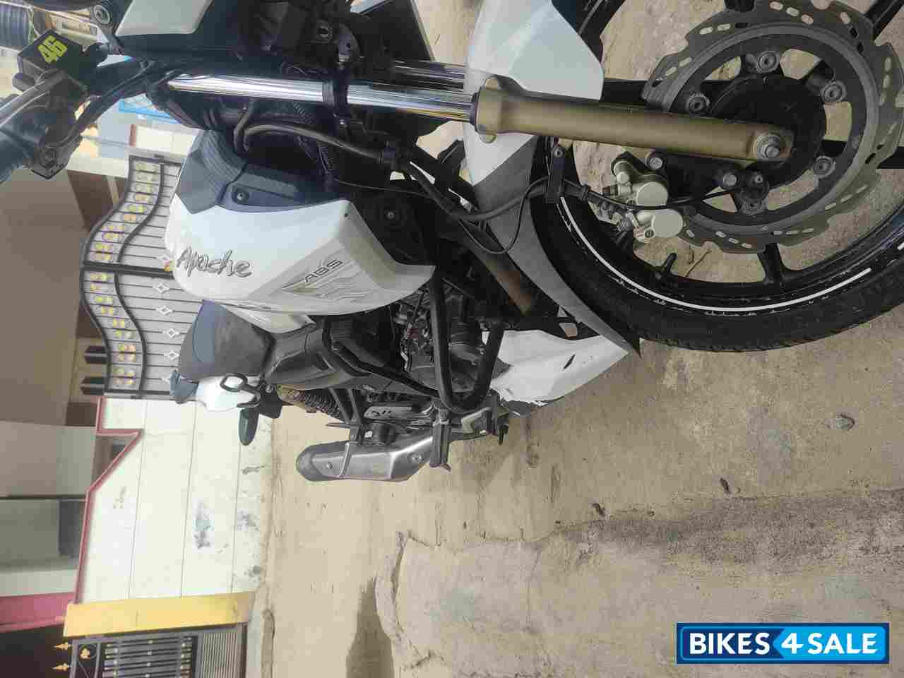 White TVS Apache RTR 180 ABS White TVS Apache RTR 180 ABS