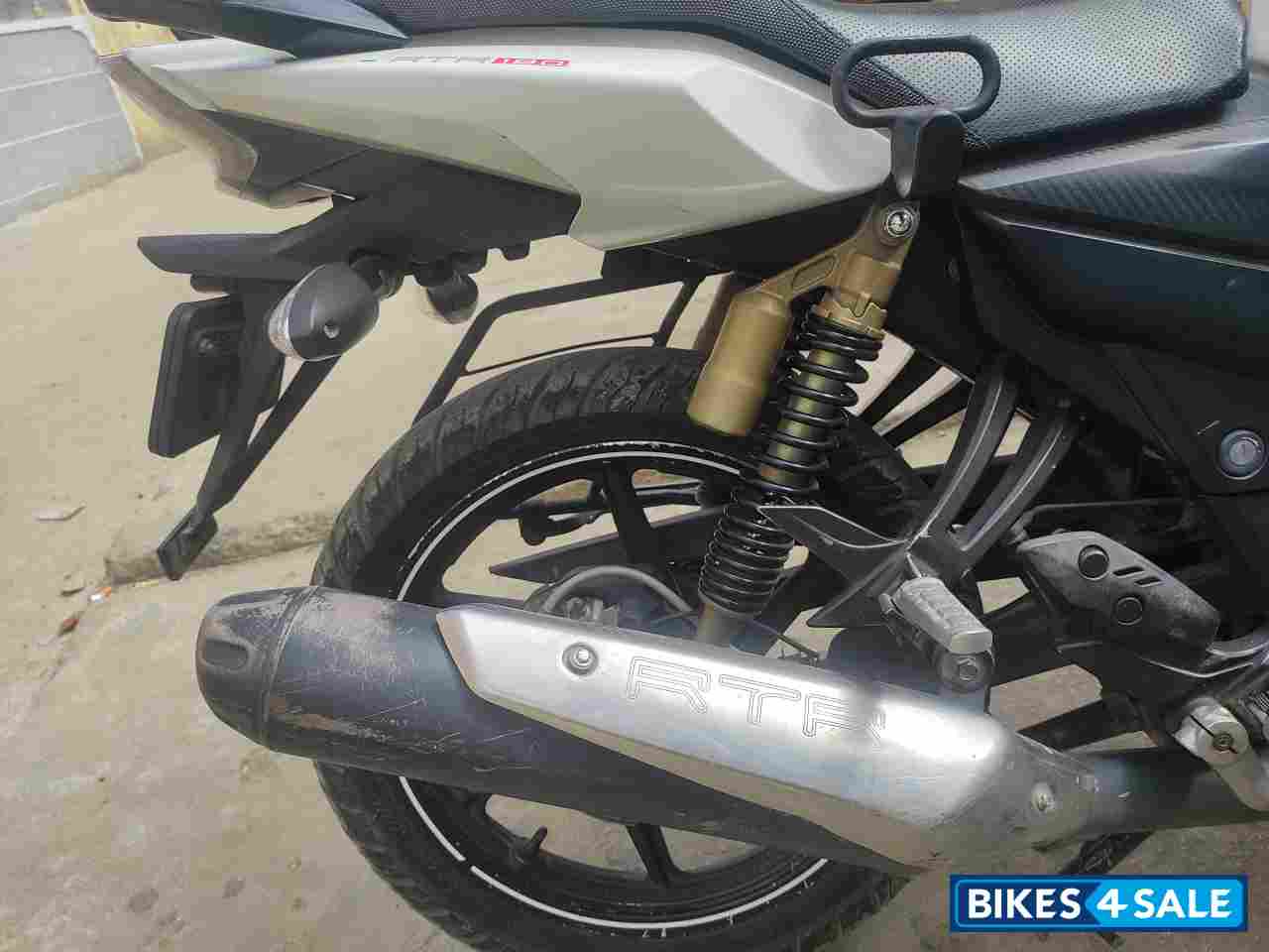 White TVS Apache RTR 180 ABS White TVS Apache RTR 180 ABS